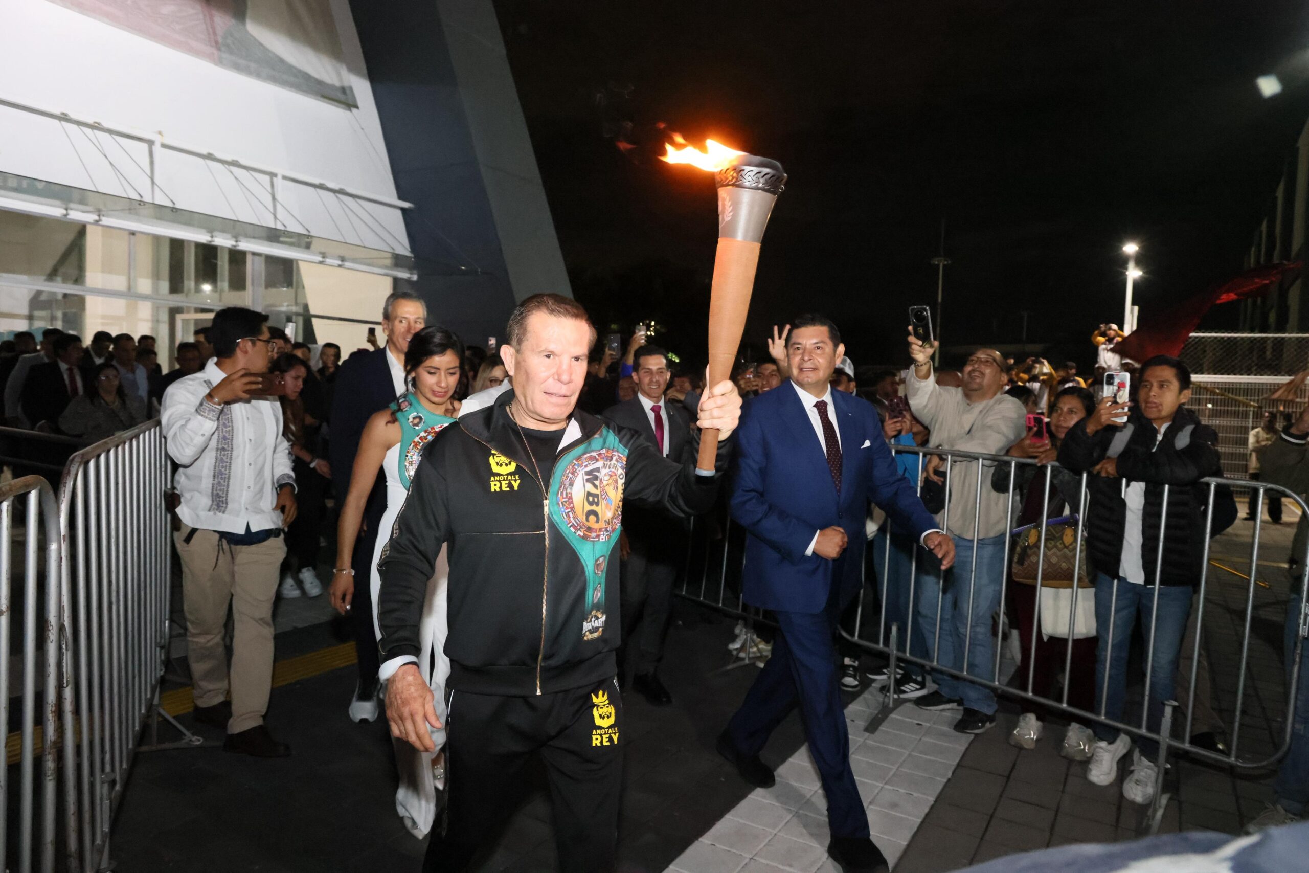 Puebla enciende el espíritu deportivo con Julio César Chávez en los Juegos Nacionales Escolares 2025 Puebla enciende el espíritu deportivo con Julio César Chávez en los Juegos Nacionales Escolares 2025
