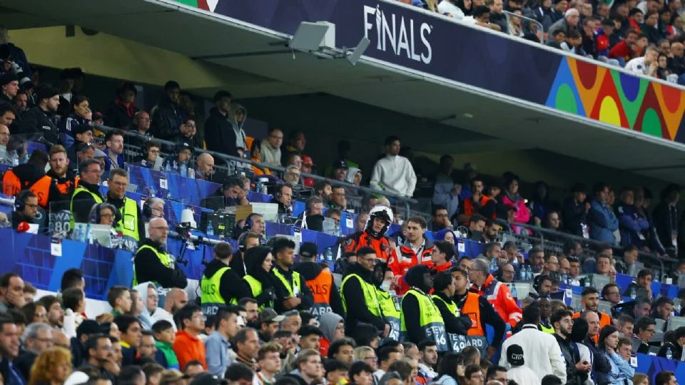 Fatal Accidente en la Final de la Liga de Naciones: Un Aficionado Pierde la Vida en Múnich Fatal Accidente en la Final de la Liga de Naciones: Un Aficionado Pierde la Vida en Múnich