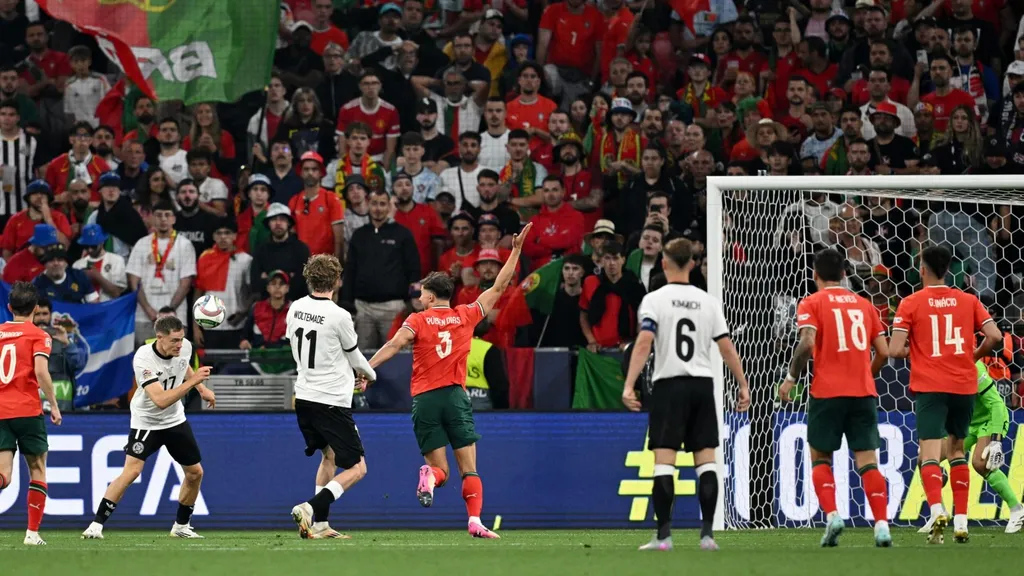 Cristiano Ronaldo guía la remontada de Portugal ante Alemania y los lleva a la Final de la UEFA Nations League. Cristiano Ronaldo guía la remontada de Portugal ante Alemania y los lleva a la Final de la UEFA Nations League.